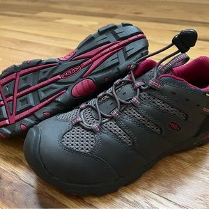 NWOT Keen hiking shoes
